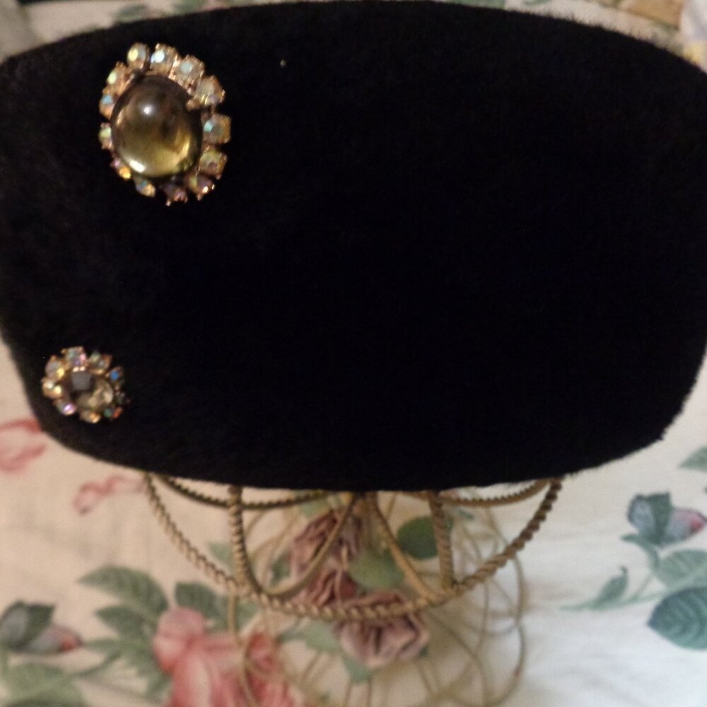 VINTAGE GIRL 1950S RETRO GIMBALS BROTHERS FELT SEMI FUZZY HAT W BLING 22